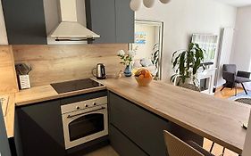 Lake Garden - Cozy Two-Bedroom Apartment With Flexible Check-In, Terrace, And Netflix